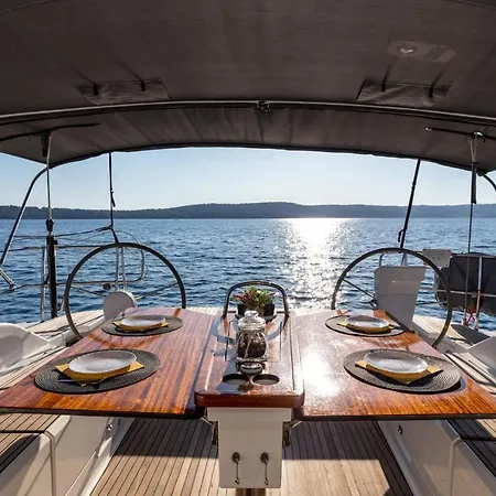 بوتيل Bavaria Cruiser 51- Lui *