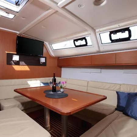 بوتيل Bavaria Cruiser 51- Lui *
