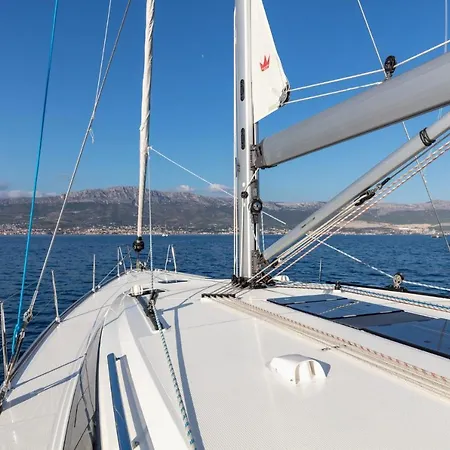 بوتيل Bavaria Cruiser 51- Lui
