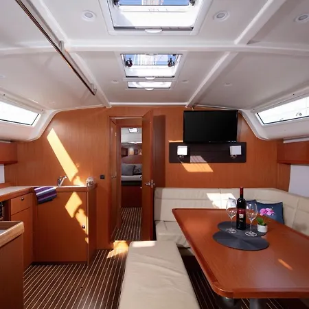 بوتيل Bavaria Cruiser 51- Lui سبليت