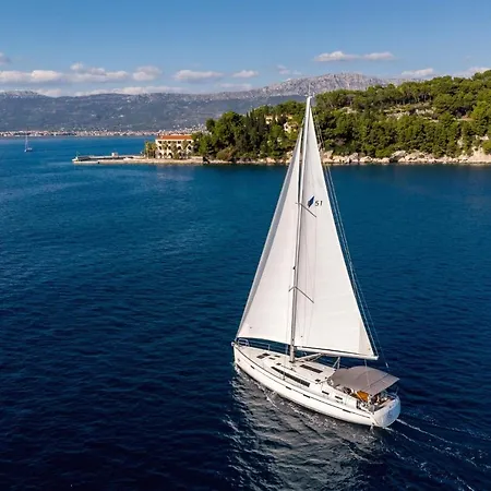 بوتيل Bavaria Cruiser 51- Lui